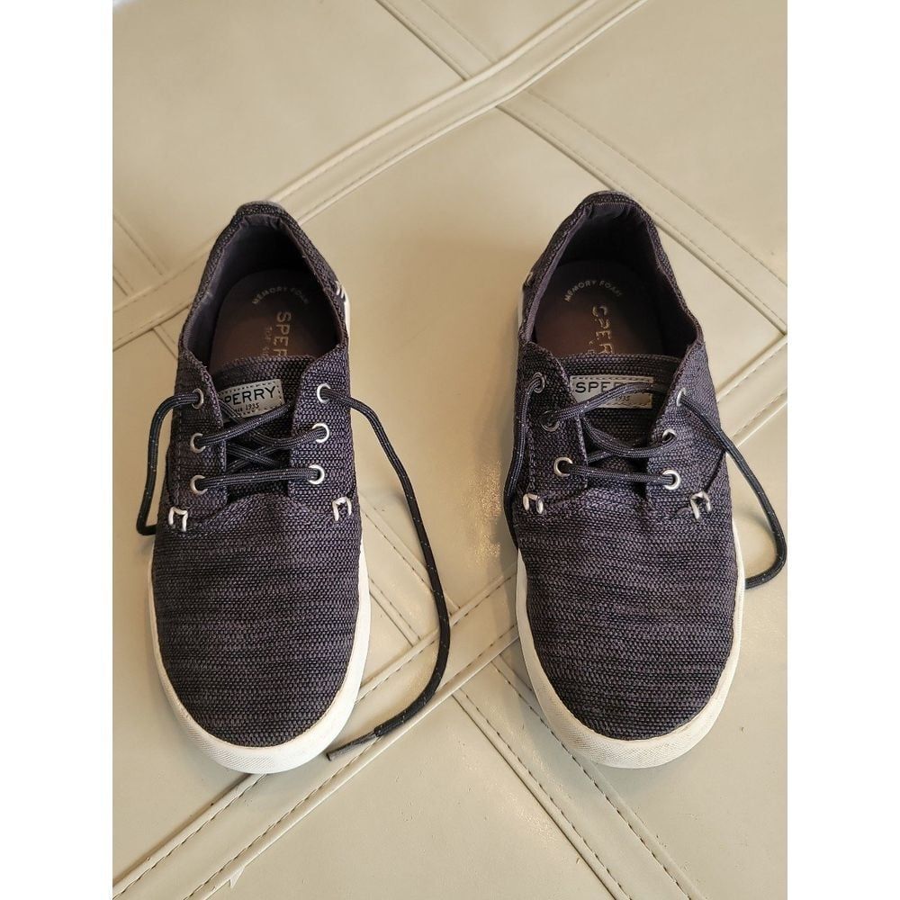 Sperry BODIE tennis shoes size 4‎